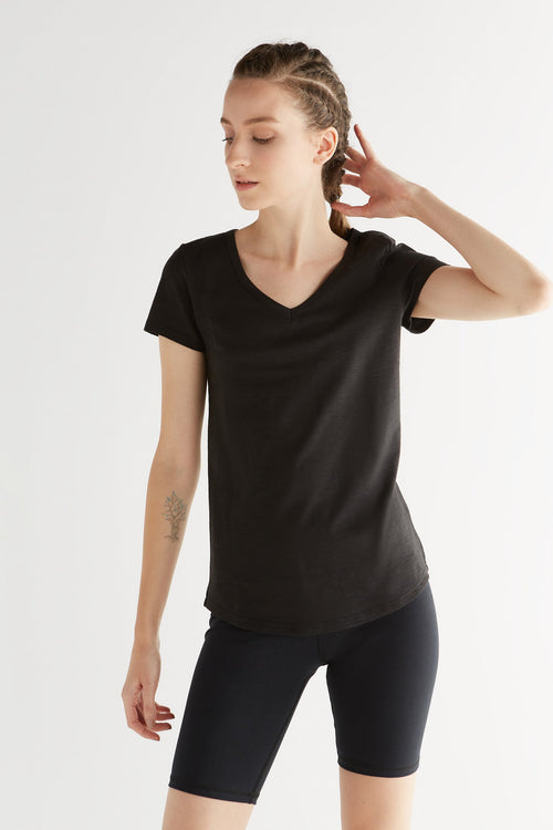 1223-021 | Women Flammé V-Neck T-Shirt - Black