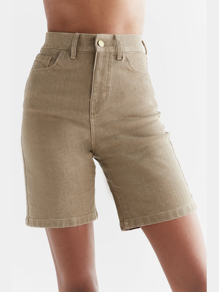 WA3018-403 | Women Denim Shorts in ton washes - Caribe